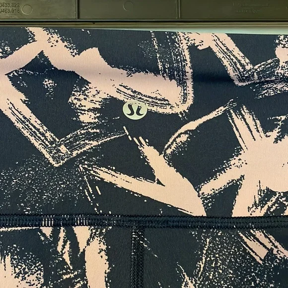 Lululemon cropped leggings - Picture 5 of 9